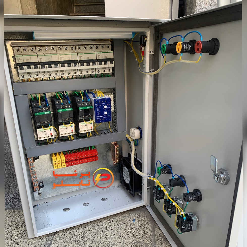 تابلو برق اشنایدر برای سه الکترو موتور